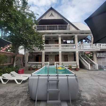 Linda Guest House باتومي المظهر الخارجي الصورة