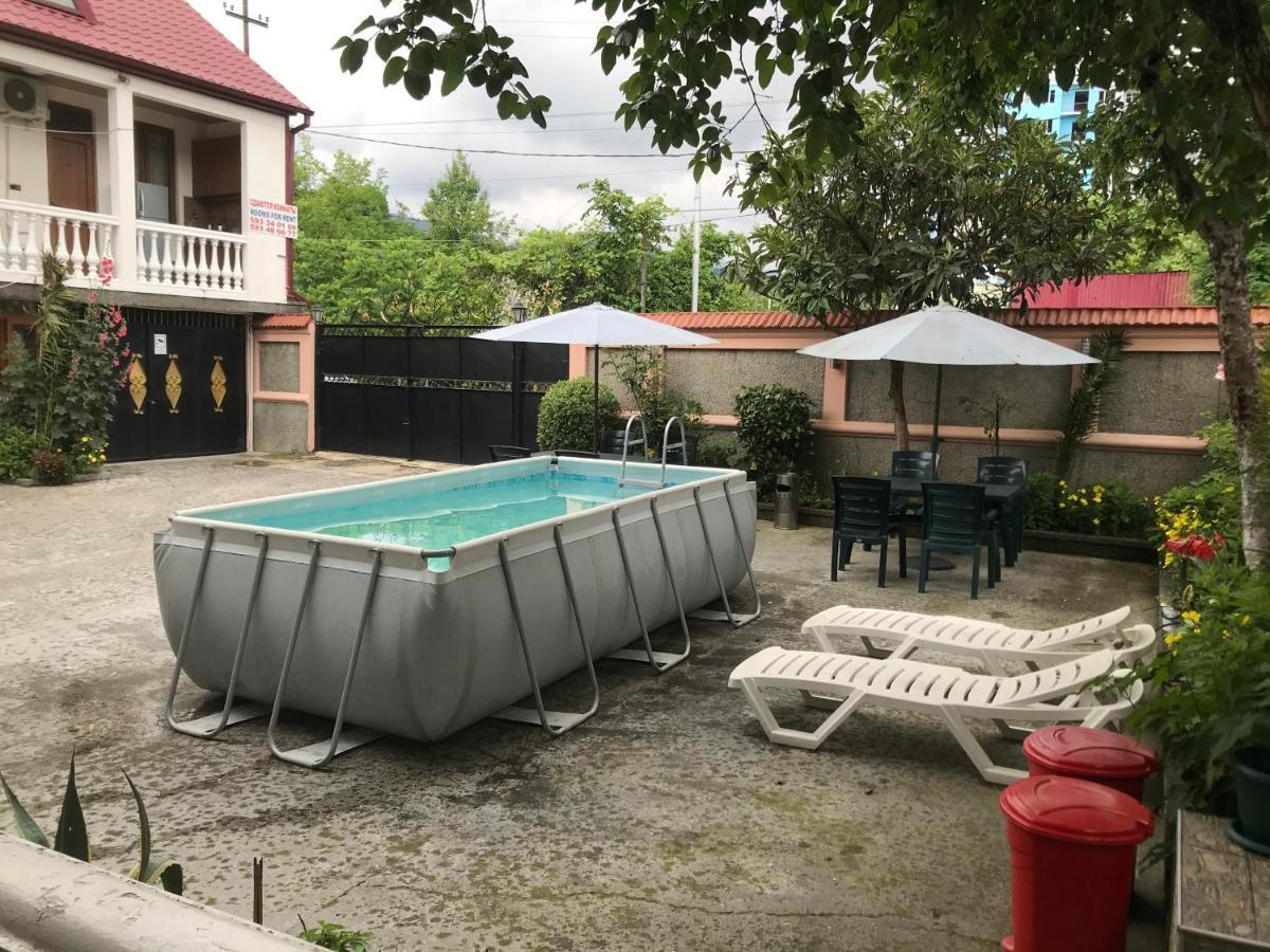 Linda Guest House باتومي المظهر الخارجي الصورة