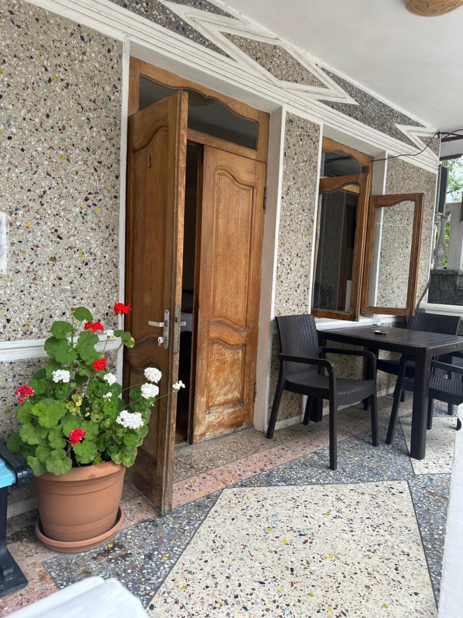 Linda Guest House باتومي المظهر الخارجي الصورة