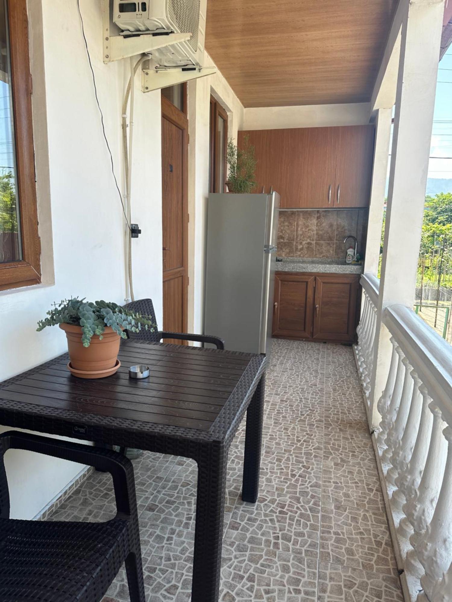 Linda Guest House باتومي المظهر الخارجي الصورة