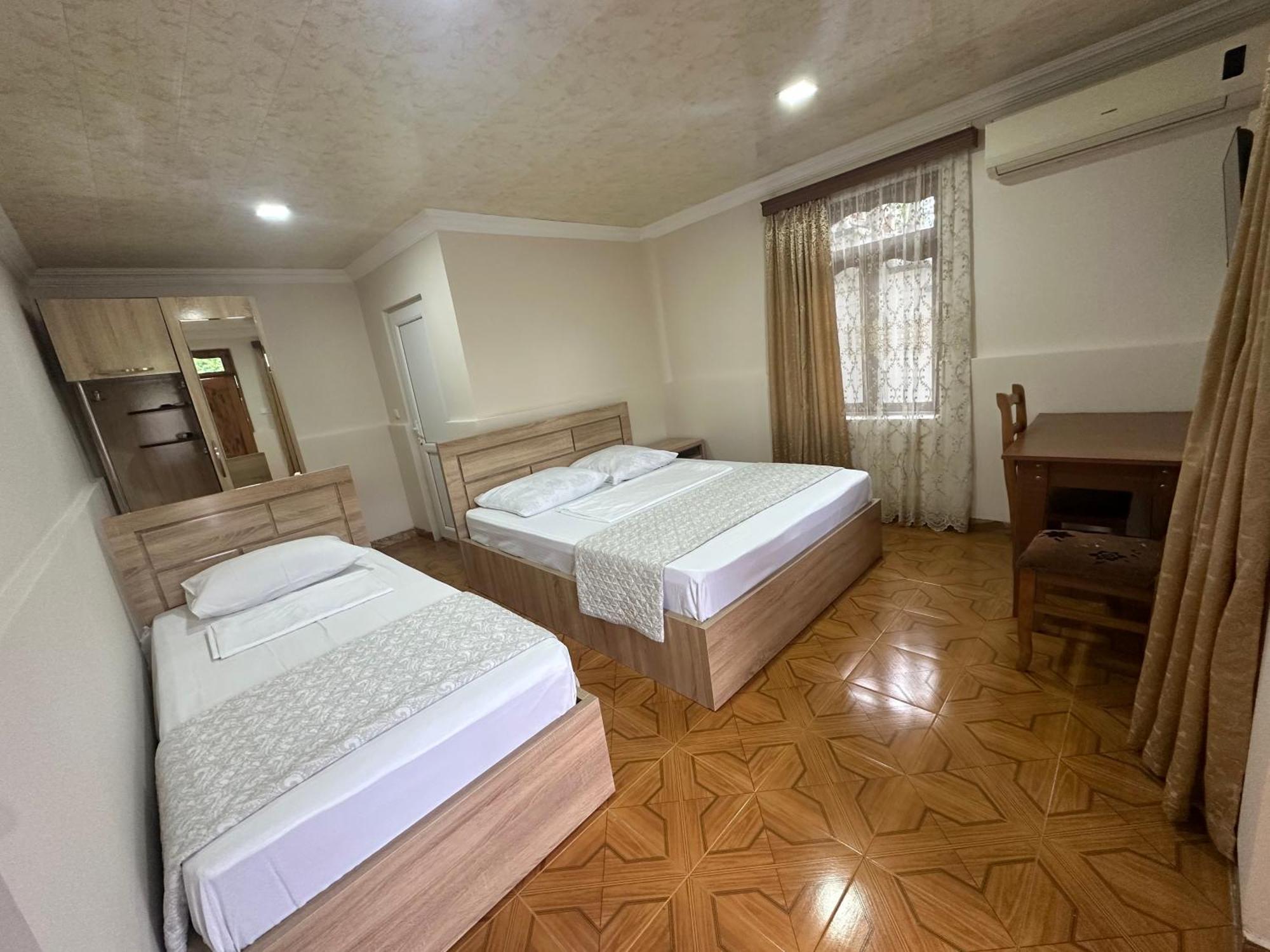 Linda Guest House باتومي المظهر الخارجي الصورة