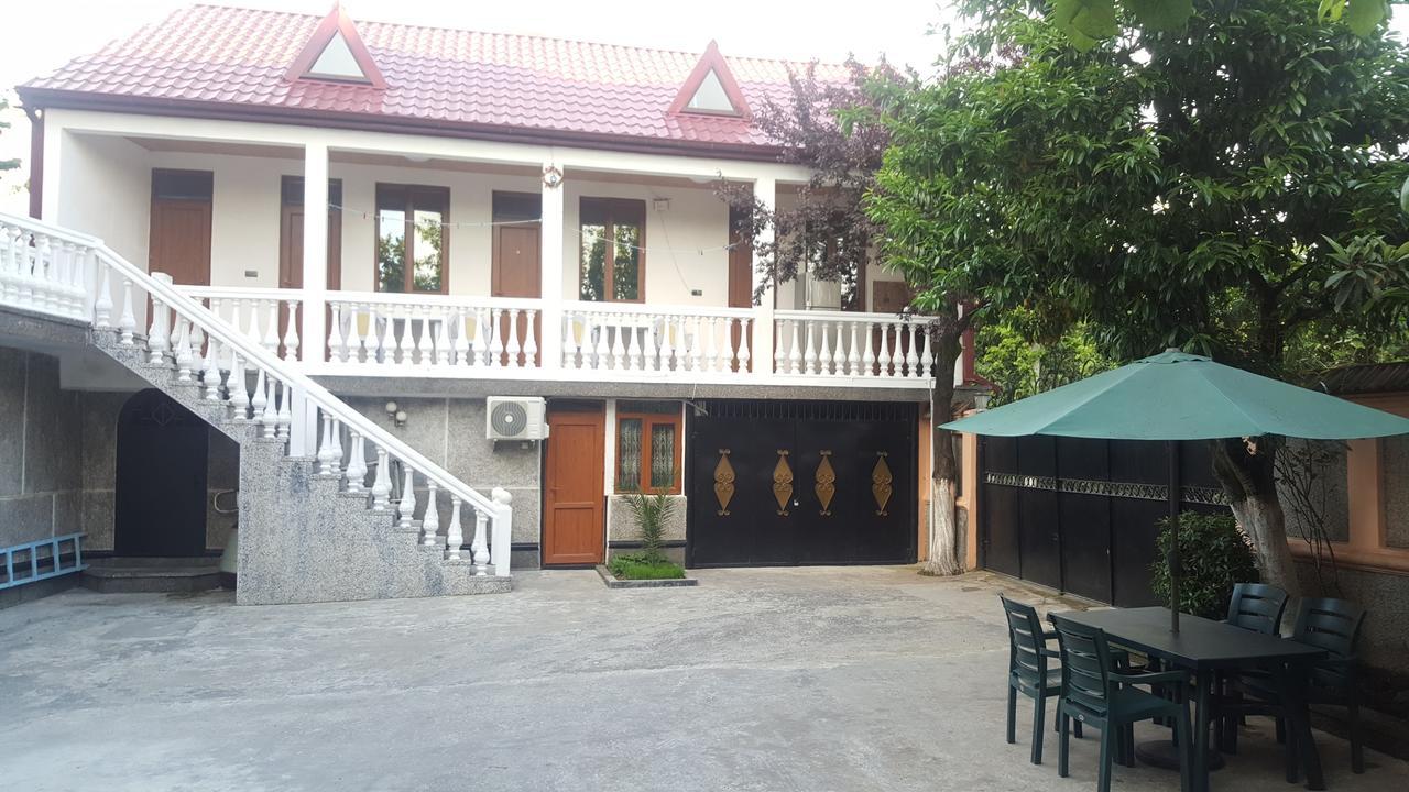 Linda Guest House باتومي المظهر الخارجي الصورة